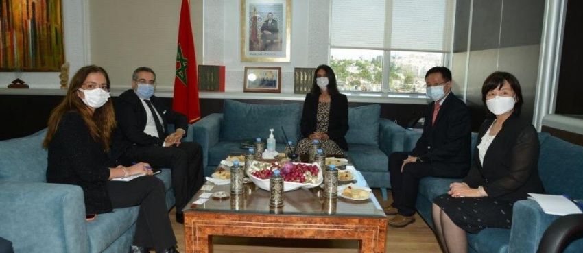 جلسة عمل بين نادية فتاح، وزيرة السياحة والصناعة التقليدية والنقل الجوي والاقتصاد الاجتماعي وسفير جمهورية الصين الشعبية بالمغرب